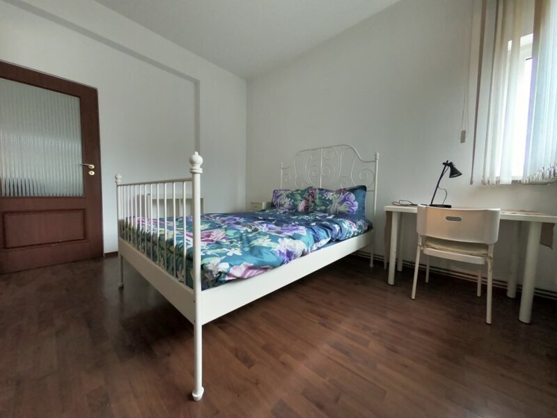 Armeneasca, Mosilor, vanzare apartament 2 camere cu centrala.